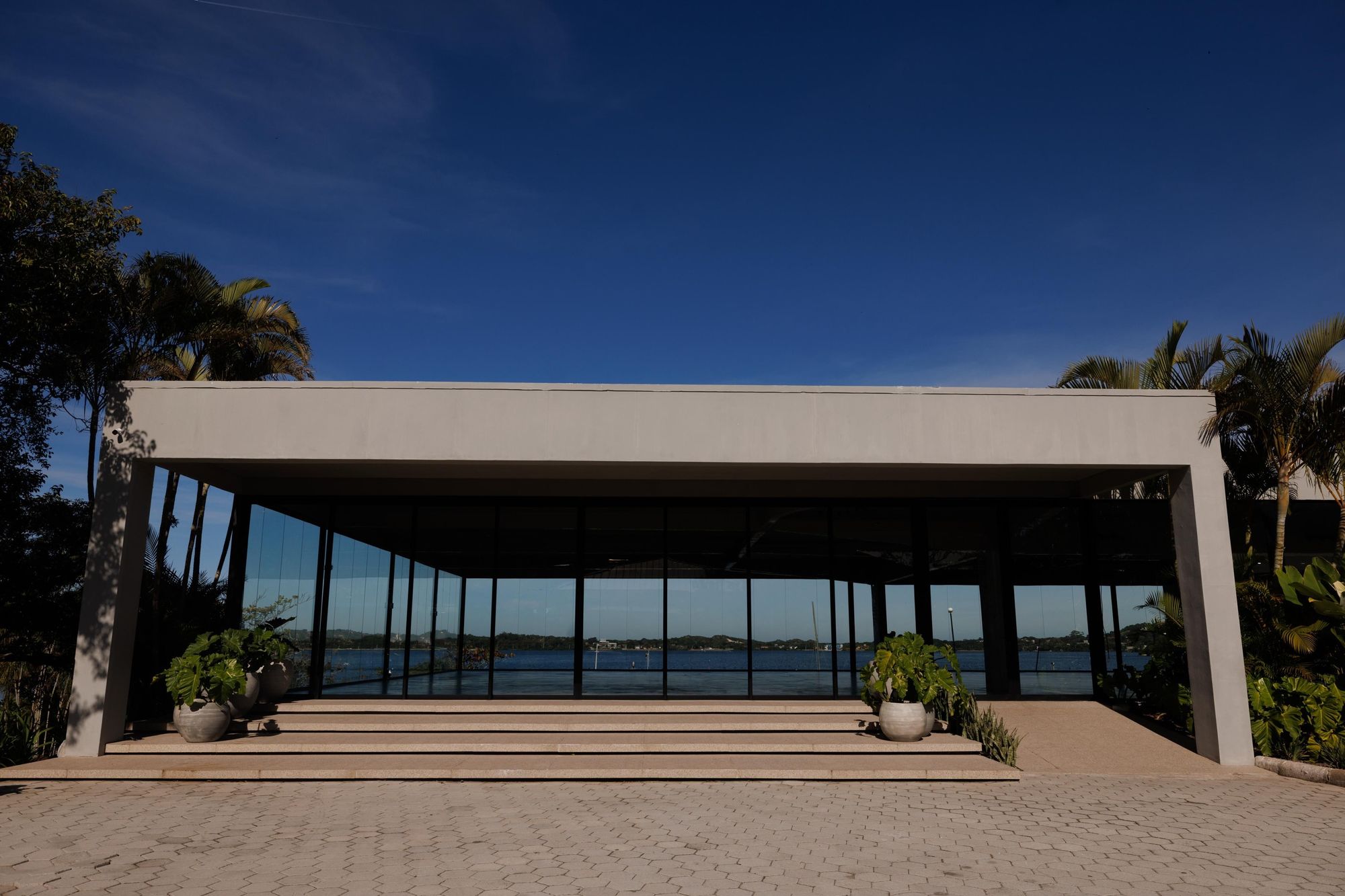 Fachada envidraçada do Panorama Conceição